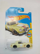 Hot Wheels Datsun Fairlady 2000 Legends of Speed 2017 22/235-1-10 (DTW94)